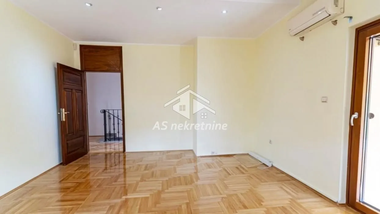 Izdavanje, stan, 210m², Savski Venac, Beograd