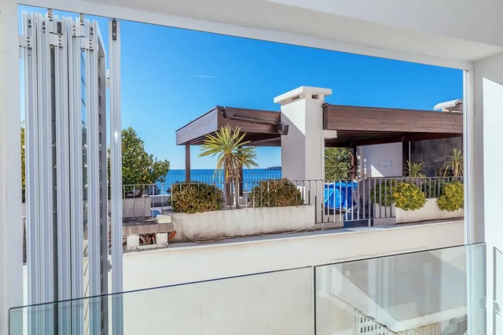 Izdavanje, trosoban stan, 75m², Pržno, Budva