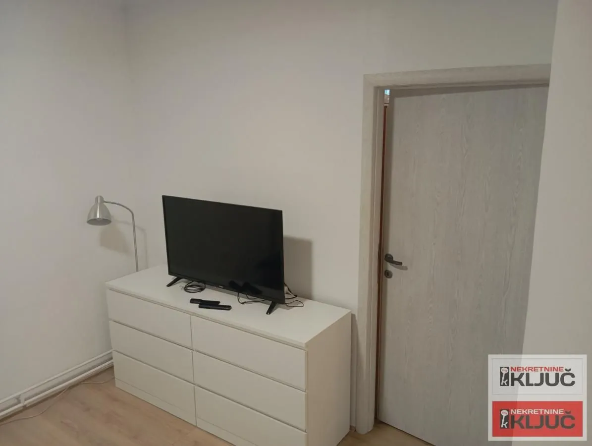 Izdavanje, jednosoban stan, 38m², Centar, Novi Sad