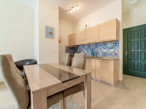 Sale, one bedroom apartment, 41m², Dobrota, Kotor - image 13