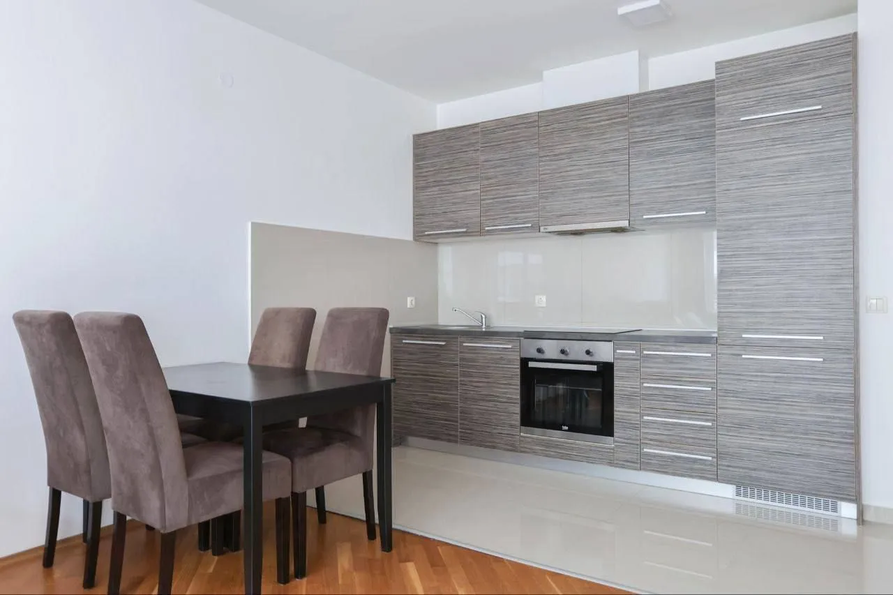 Rent, one bedroom apartment, 54m², Centar, Budva