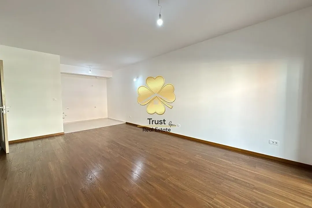 Izdavanje, dvosoban stan, 70m², Master Kvart, Podgorica