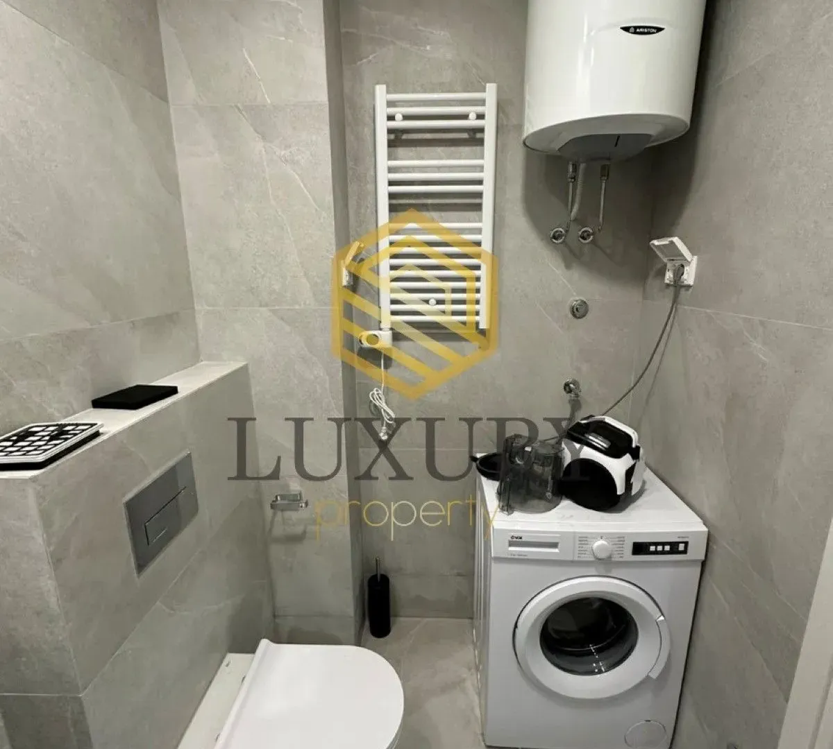 Izdavanje, jednosoban stan, 45m², Central Point, Podgorica
