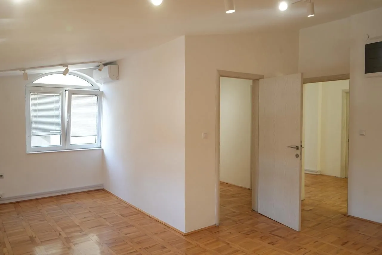 Rent, office space, 140m², Centar, Podgorica