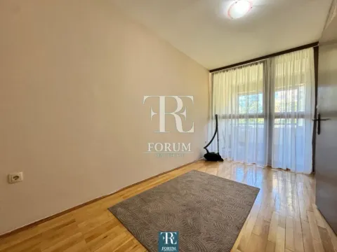 Izdavanje, dvosoban stan, 80m², Blok 5, Podgorica - image 13