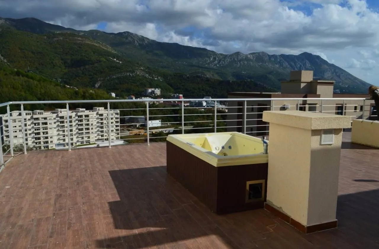 Prodaja, dvosoban stan, 72m², Bečići, Budva