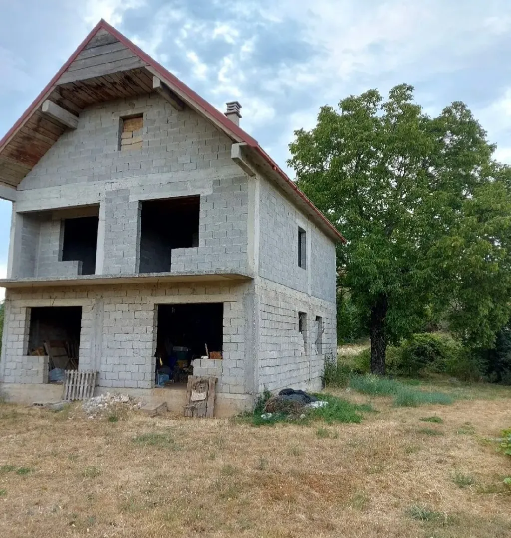 Prodaja, kuća, 200m², Cemenca, Nikšić