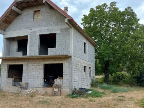 Prodaja, kuća, 200m², Cemenca, Nikšić - image 2