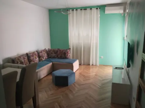 Izdavanje, jednosoban stan, 48m², Stari Aerodrom, Podgorica - image 2
