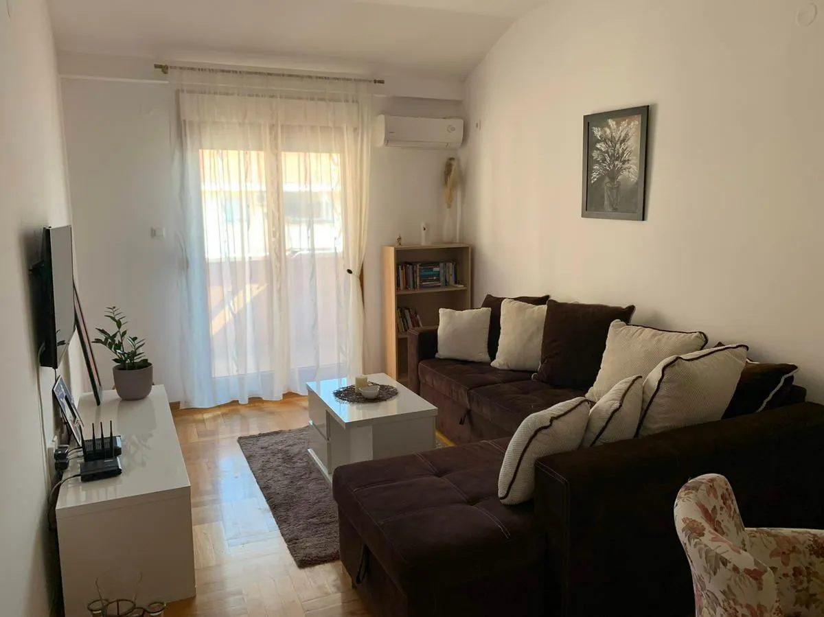 Izdavanje, jednosoban stan, 58m², Budva, Crna Gora