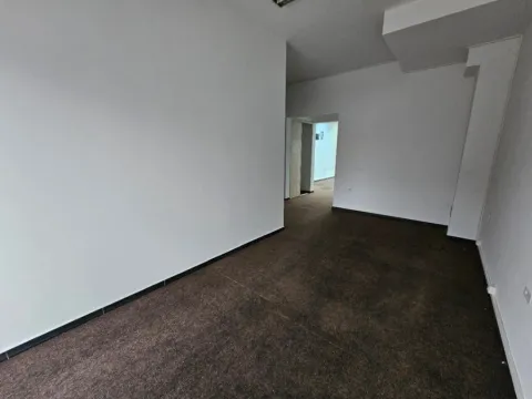 Izdavanje, poslovni prostor, 85m², Stari Aerodrom, Podgorica - image 7