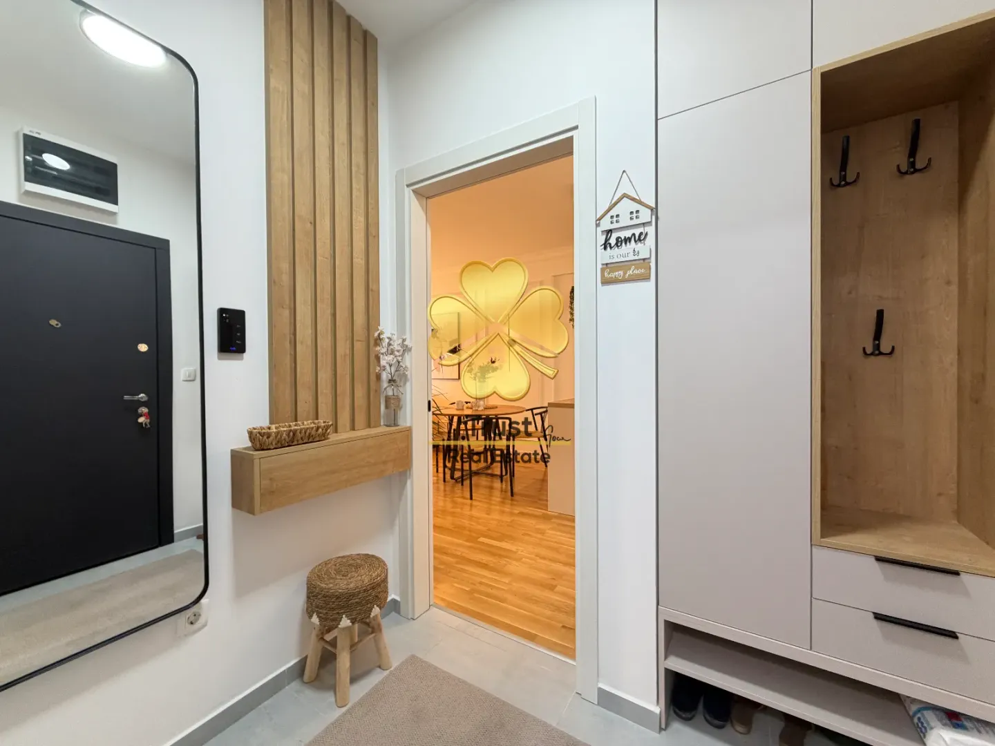Izdavanje, dvosoban stan, 65m², Stari Aerodrom, Podgorica