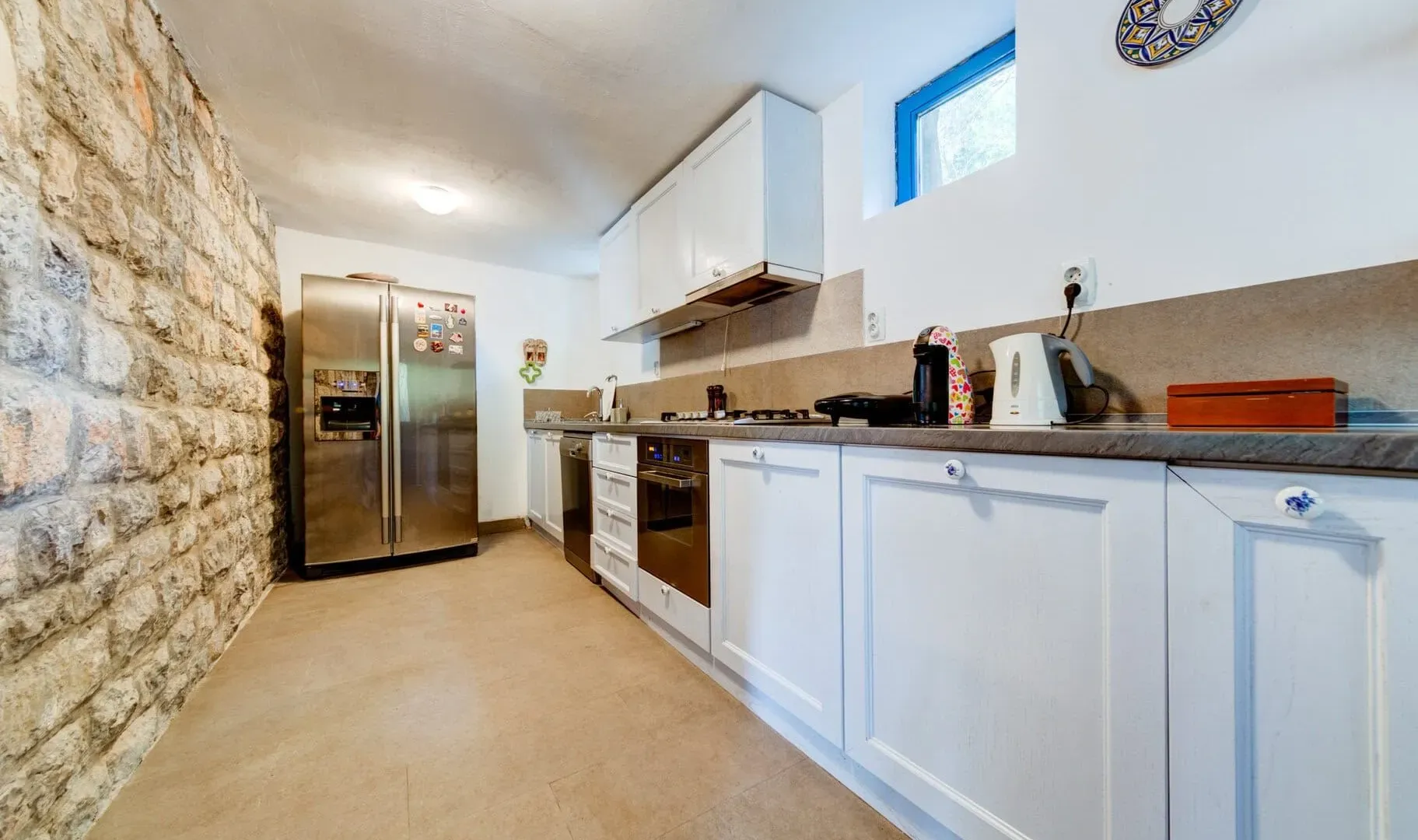 Izdavanje, kuća, 200m², Kotor, Crna Gora