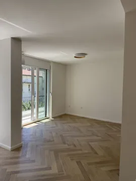 Izdavanje, dvosoban stan, 62m², Dobrota, Kotor - image 3