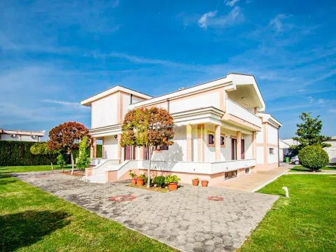 Izdavanje, kuća, 600m², Zeta, Podgorica - image 13