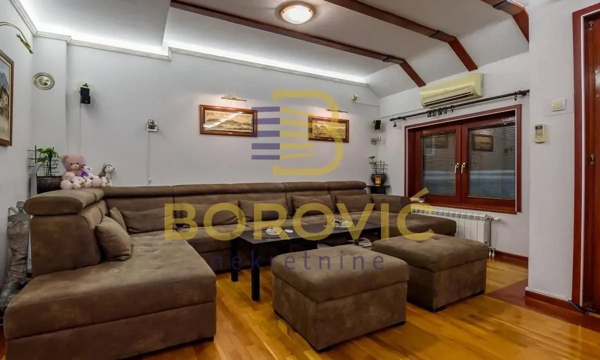 Prodaja, četvorosoban stan, 104m², Stari Grad, Beograd
