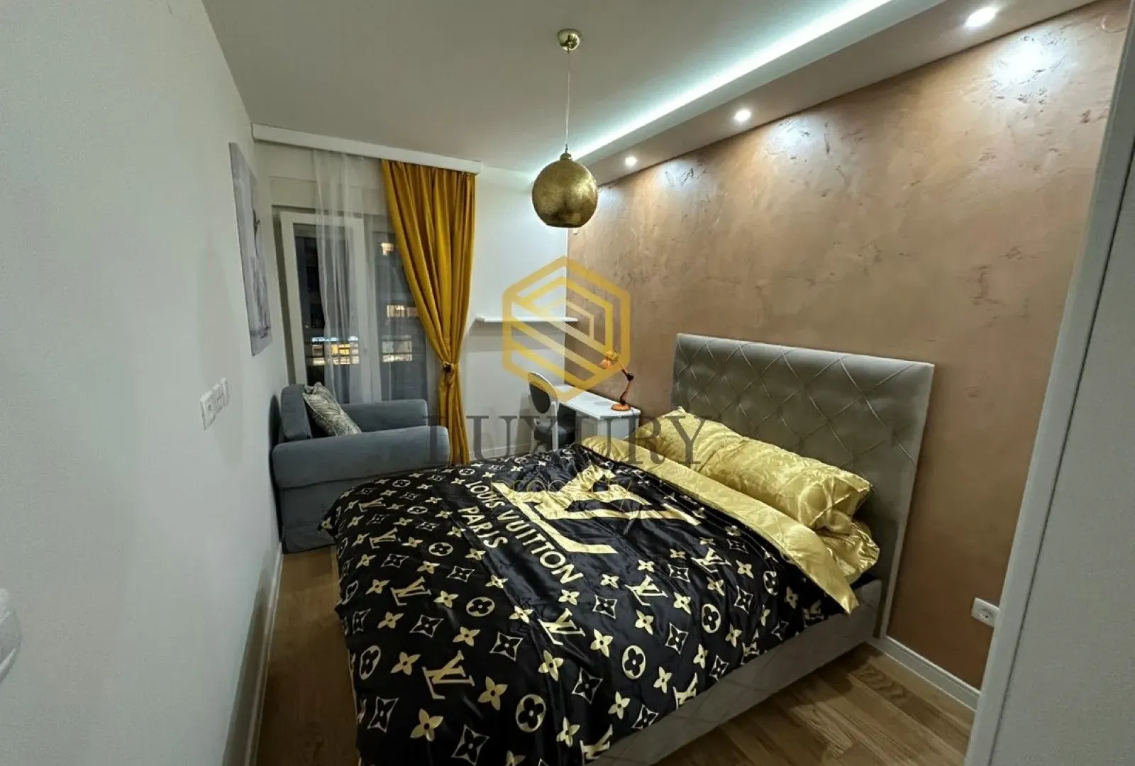Izdavanje, jednosoban stan, 45m², Central Point, Podgorica