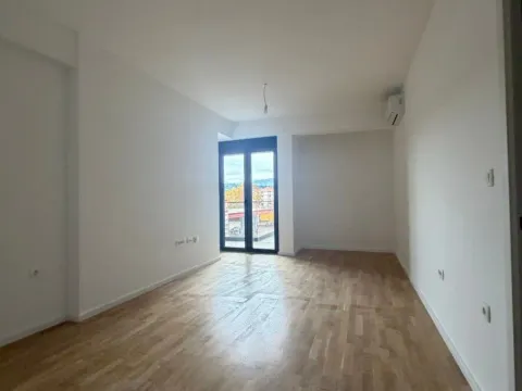 Prodaja, trosoban stan, 83m², Stari Aerodrom, Podgorica - image 3
