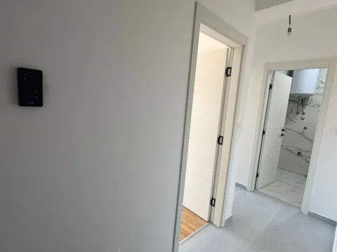 Prodaja, dvosoban stan, 63m², Stari Aerodrom, Podgorica - image 4