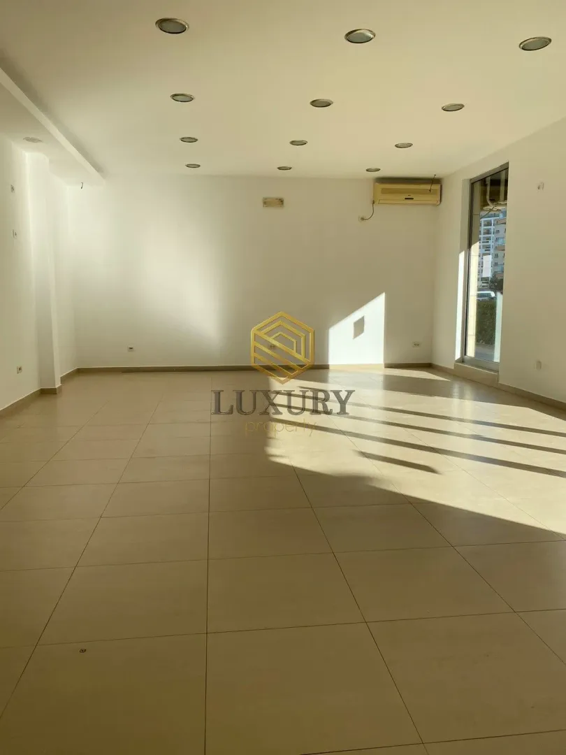 Rent, three bedroom apartment, 145m², City Kvart, Podgorica