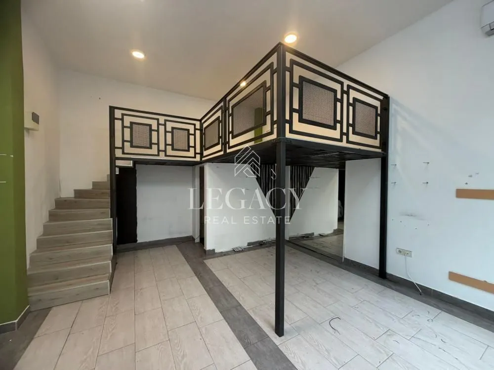Izdavanje, poslovni prostor, 42m², Đeram Pijaca, Beograd