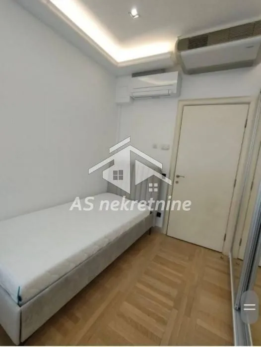 Izdavanje, četvorosoban stan, 148m², Savski Venac, Beograd