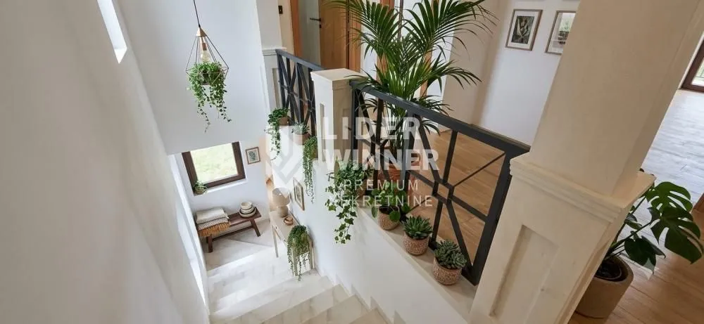 Sale, house, 250m², Surčin, Beograd