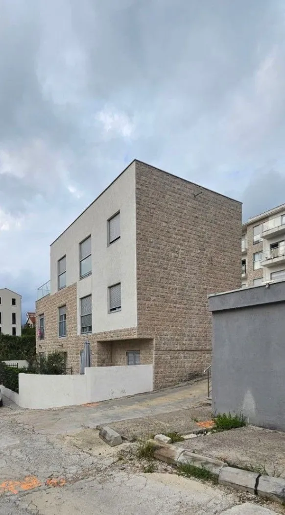 Prodaja, trosoban stan, 95m², Tivat, Crna Gora