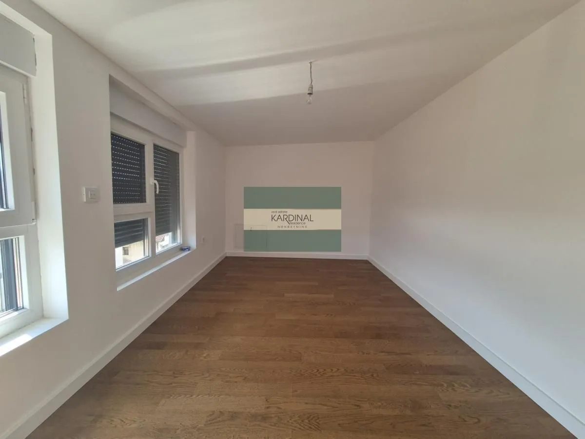 Prodaja, trosoban stan, 79m², Erdoglija, Kragujevac