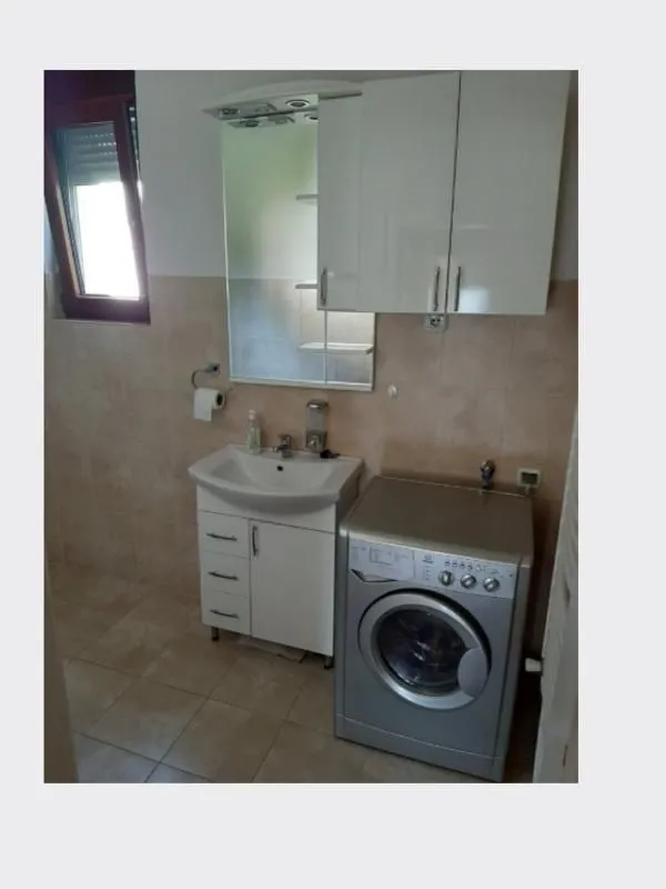 Izdavanje, četvorosoban stan, 125m², Savski Venac, Beograd