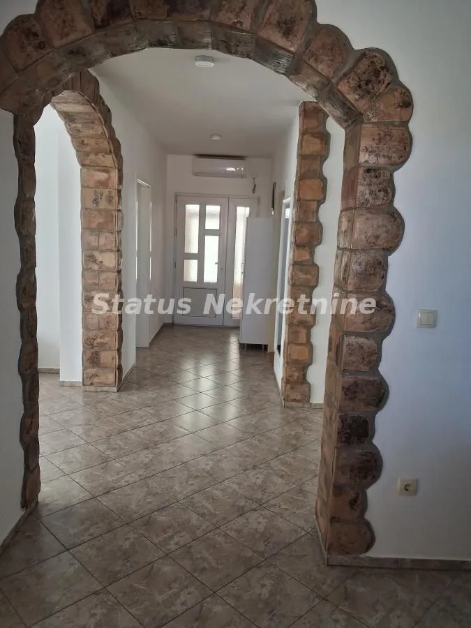 Prodaja, kuća, 270m², Rumenka, Novi Sad Sve Podlokacije