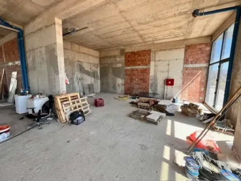 Izdavanje, poslovni prostor, 283m², Stari Aerodrom, Podgorica - image 5