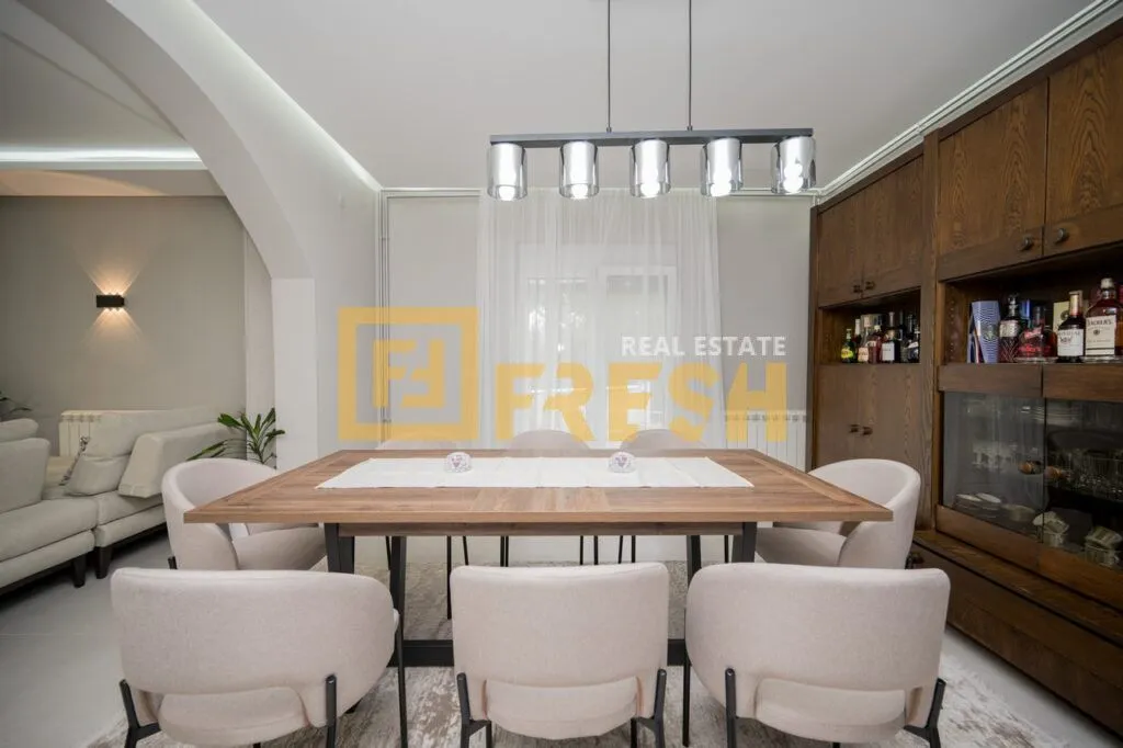 Sale, house, 350m², Vranići, Podgorica