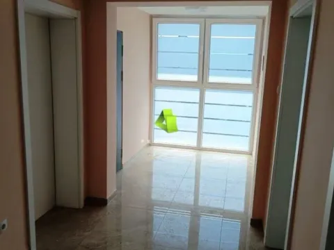 Rent, house, 300m², Kruševac, Srbija - image 6