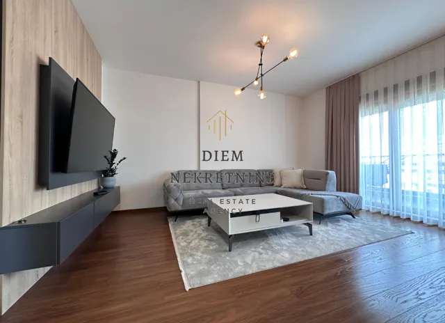 Izdavanje, dvosoban stan, 80m², Master Kvart, Podgorica