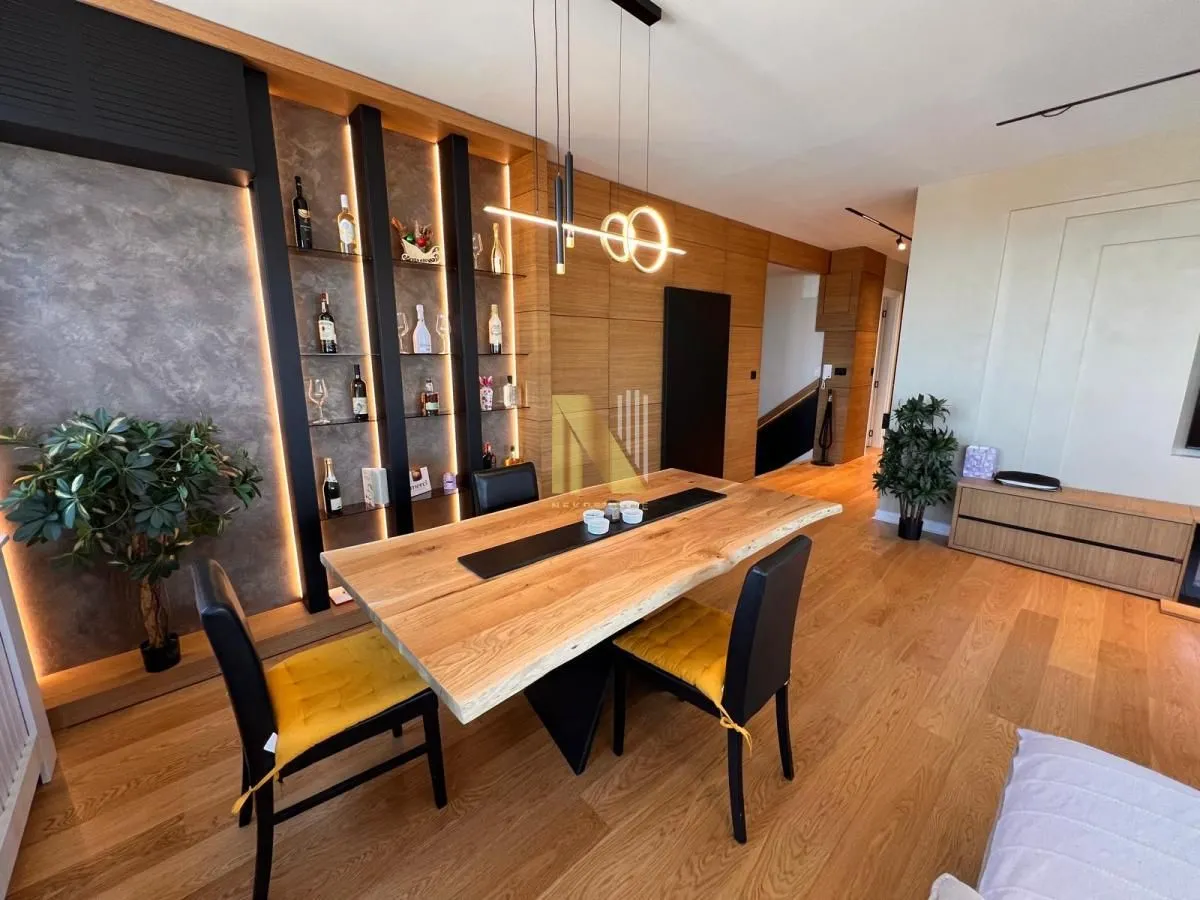 Sale, four bedroom apartment, 135m², Bulevar patrijarha Pavla, Novi Sad Sve Podlokacije