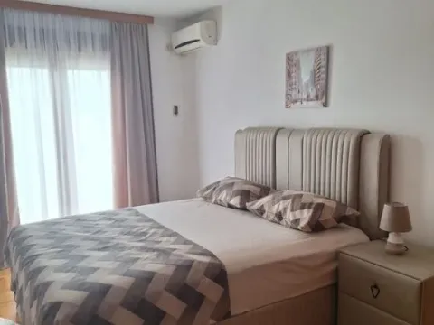 Izdavanje, dvosoban stan, 72m², Stari Aerodrom, Podgorica - image 2