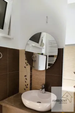 Bathroom with a washbasin and a round mirror. - image 15