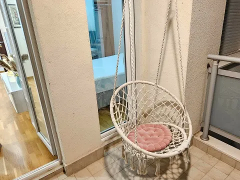 Rent, one bedroom apartment, 45m², City Kej, Podgorica - image 11