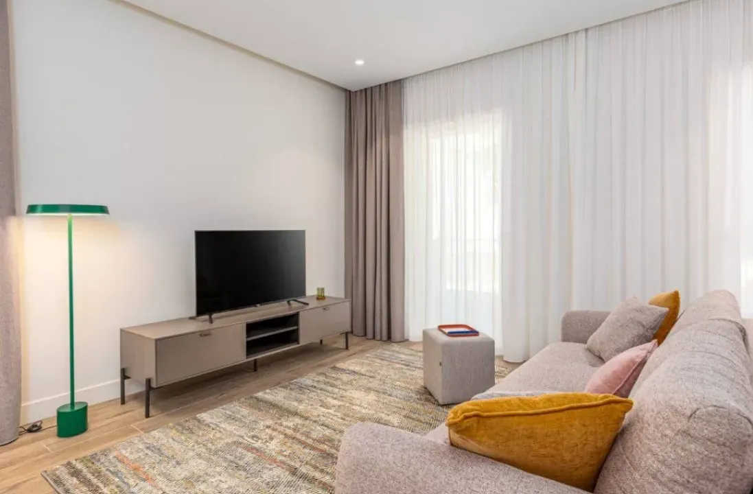 Izdavanje, jednosoban stan, 67m², Luštica, Tivat