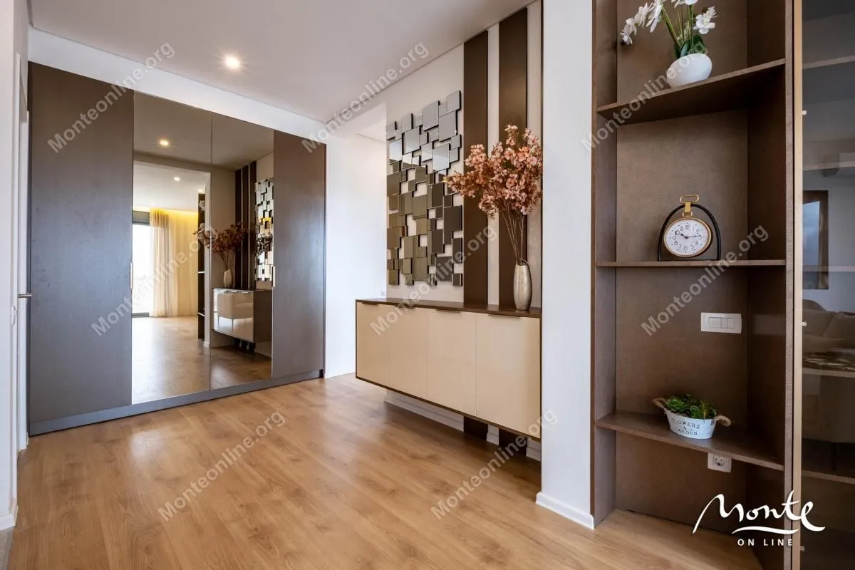 Prodaja, dvosoban stan, 76m², Tivat, Crna Gora