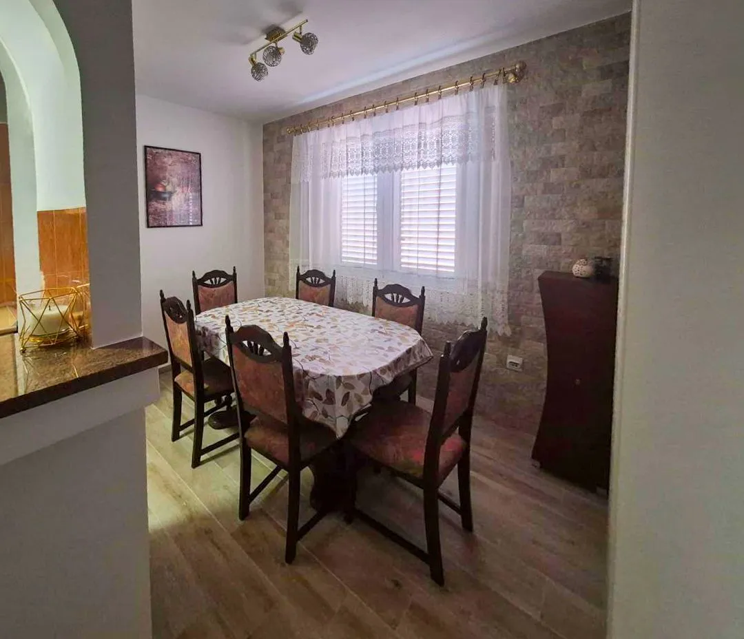 Izdavanje, jednosoban stan, 50m², Rozino, Budva
