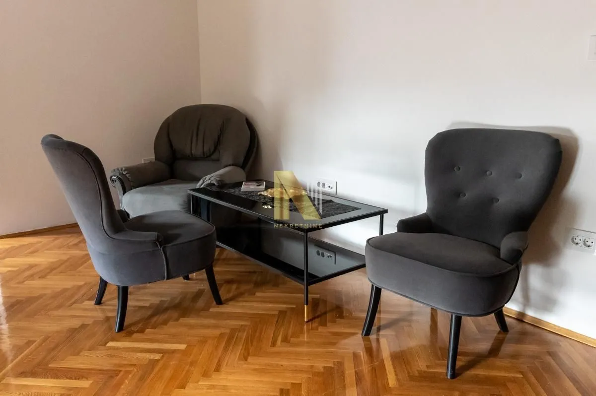 Izdavanje, kuća, 300m², Beočin, Srbija