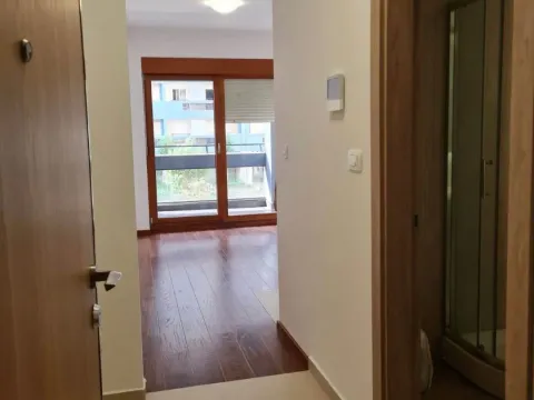 Izdavanje, garsonjera, 25m², Master Kvart, Podgorica - image 2