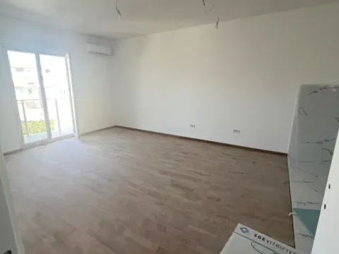 Izdavanje, dvosoban stan, 77m², Zabjelo, Podgorica - image 11