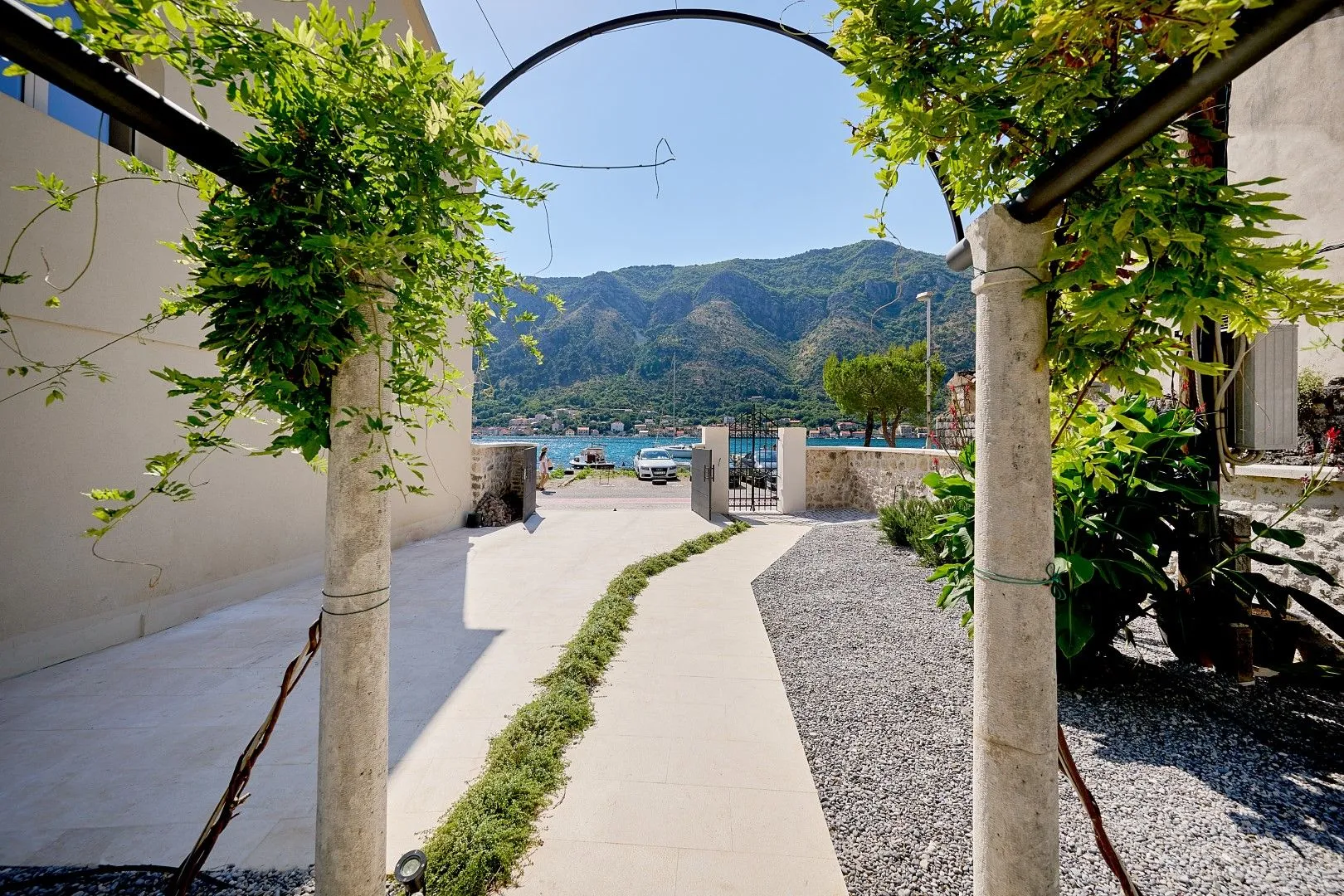 Rent, house, 200m², Dobrota, Kotor