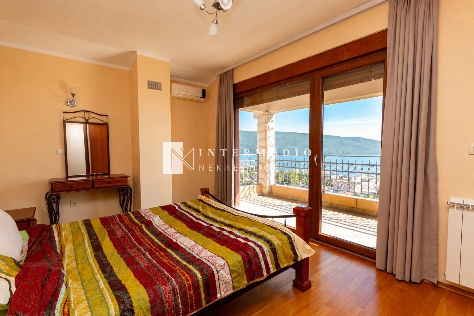 Prodaja, kuća, 227m², Zelenika, Herceg Novi