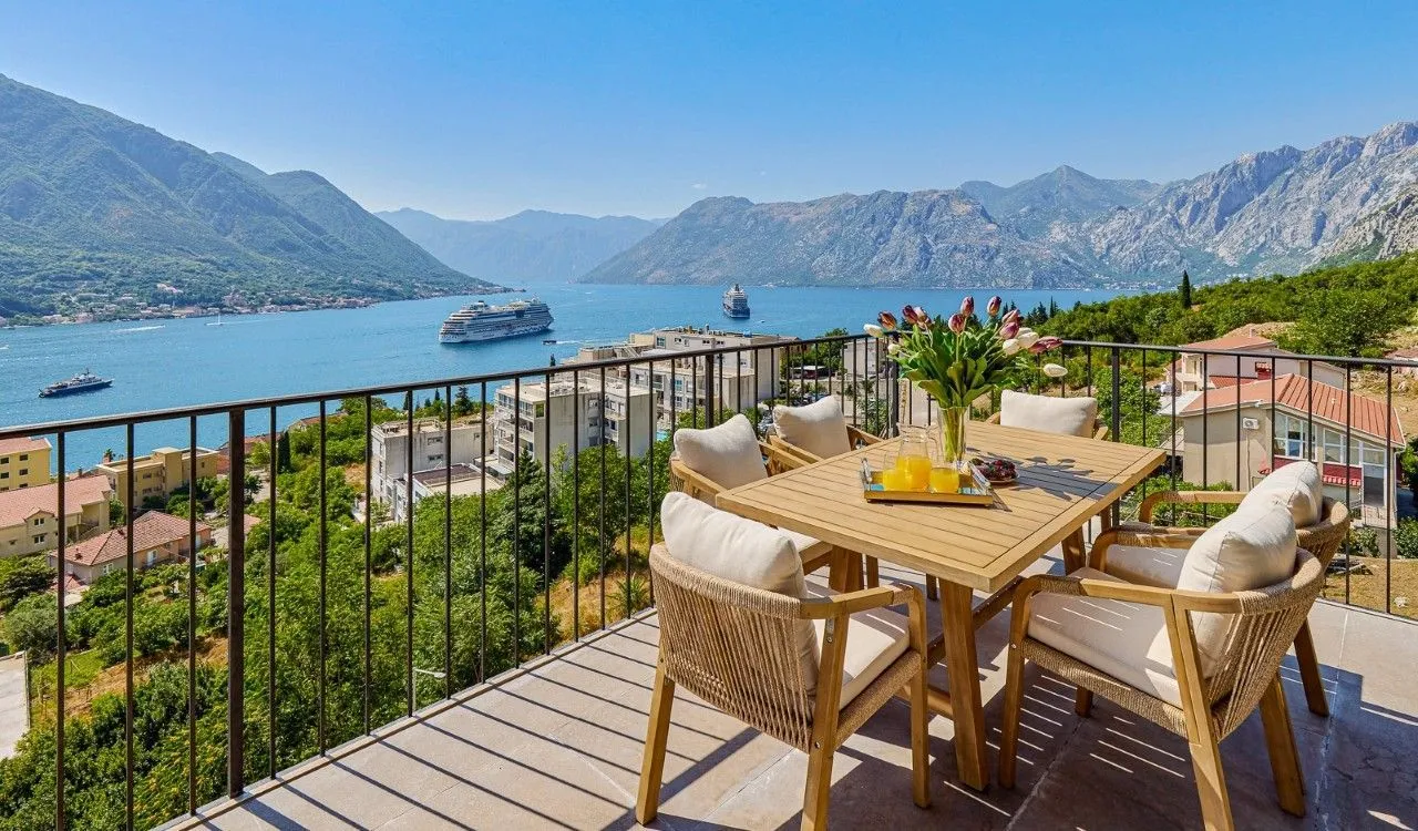 Prodaja, trosoban stan, 158m², Dobrota, Kotor