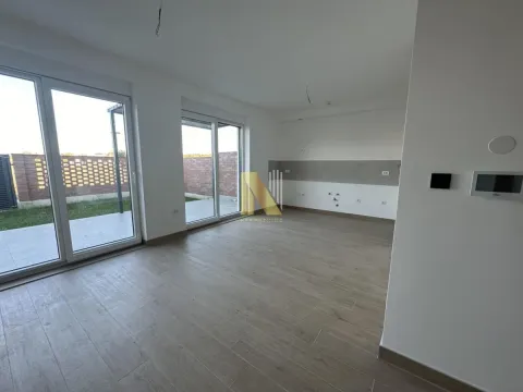 Sale, four bedroom apartment, 205m², Alibegovac, Petrovaradin - image 15