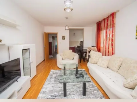 Izdavanje, trosoban stan, 80m², Dalmatinska ulica, Podgorica - image 3